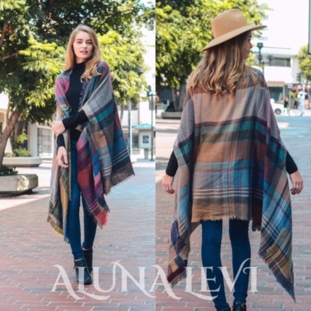 AUTUMN FEELS Plaid Poncho - Picture 3 of 5